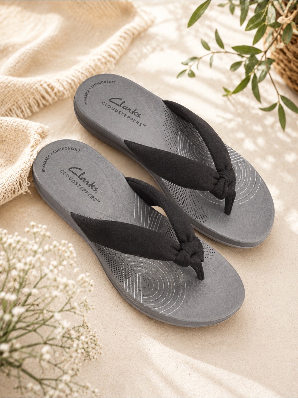 Clarks Cloudsteppers Women's Black and Gray Knotted Toe-Post Sandals